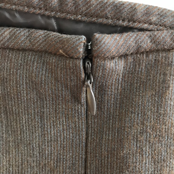 Larry Levine pleated ruffle hem skirt - Picture 3 of 3